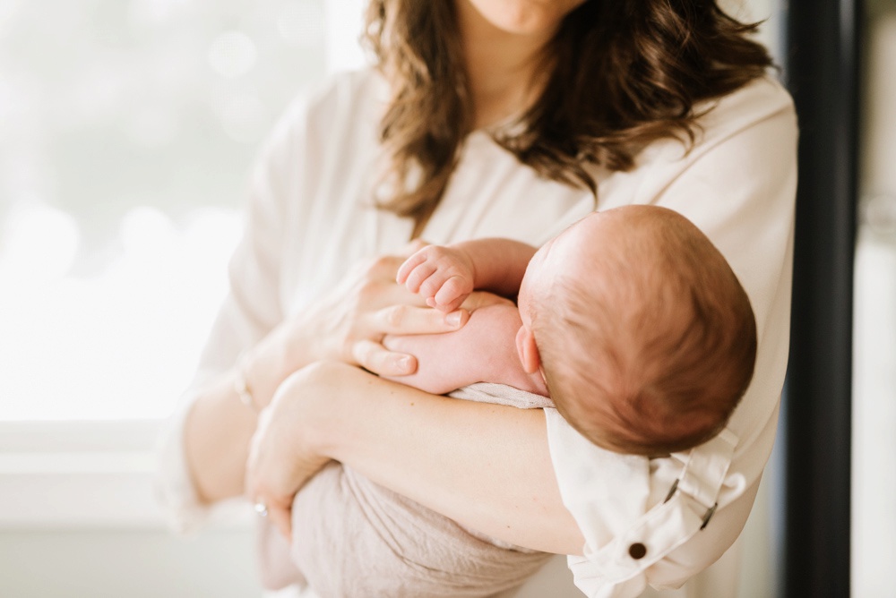 boston-wedding-photographer-family-photographer-motherhood-newborn-session-photos_0008