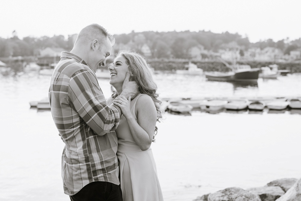 boston-wedding-photographer-singing-beach-manchester-massachusetts-engagement-session-photos_0010