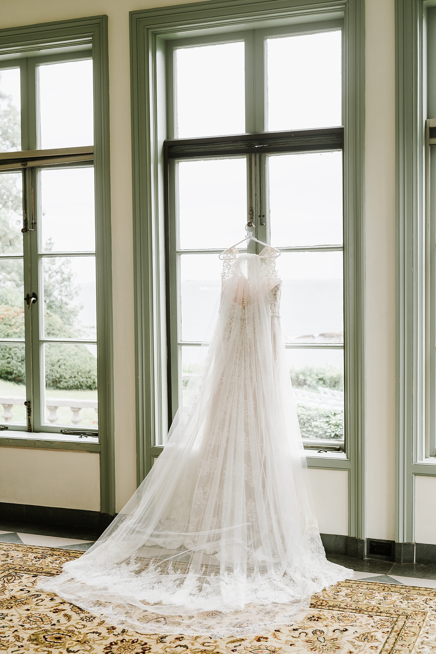 Rainy & Romantic Wedding at Misselwood at Endicott College in Beverly, MA by Boston Wedding Photographer Annmarie Swift