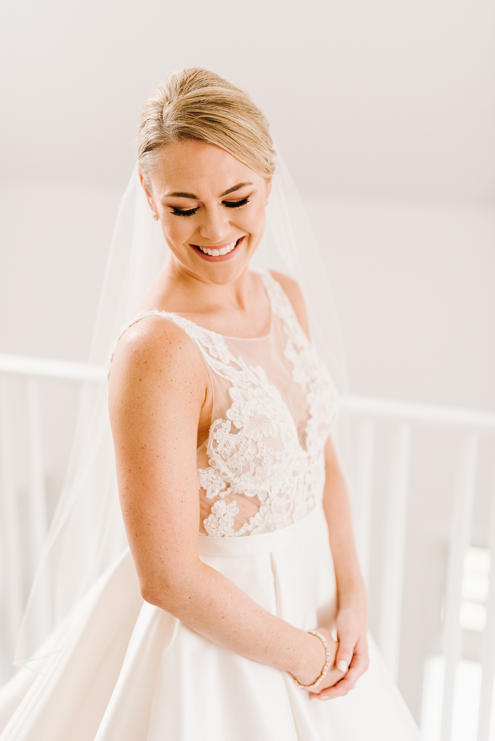 Sunny Summer Wedding at Viewpoint Hotel in York, Maine by Boston Wedding Photographer Annmarie Swift