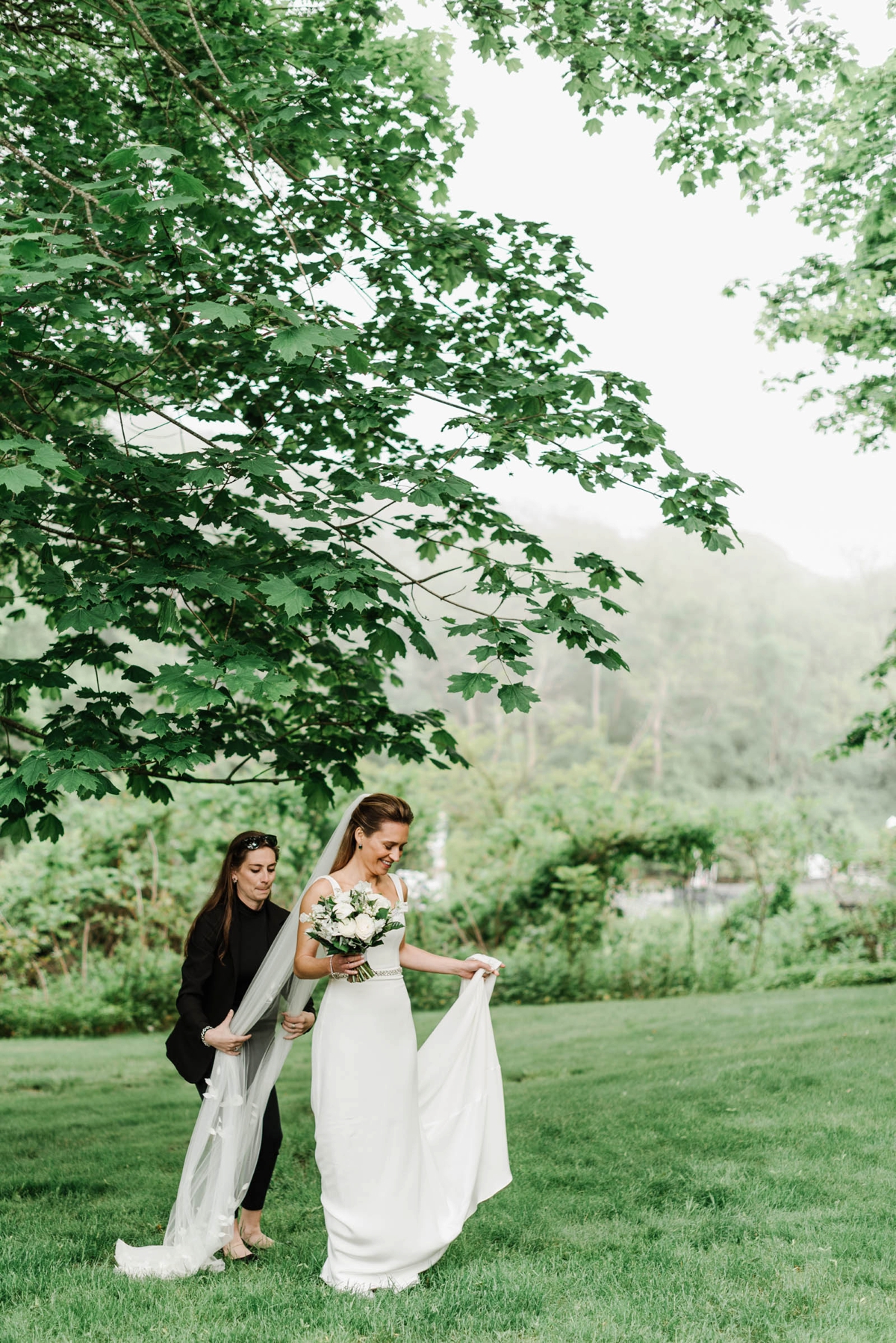 Overcast Summer Wedding at Castle Hill Inn in Newport, Rhode Island by Boston Wedding Photographer Annmarie Swift
