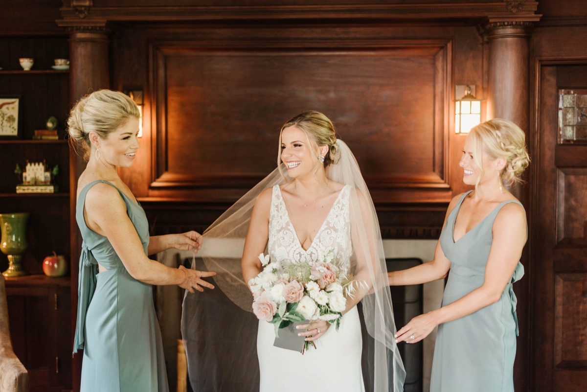 Sunny July Wedding at Willowdale Estate in Topsfield, Massachusetts by Boston Wedding Photographer Annmarie Swift